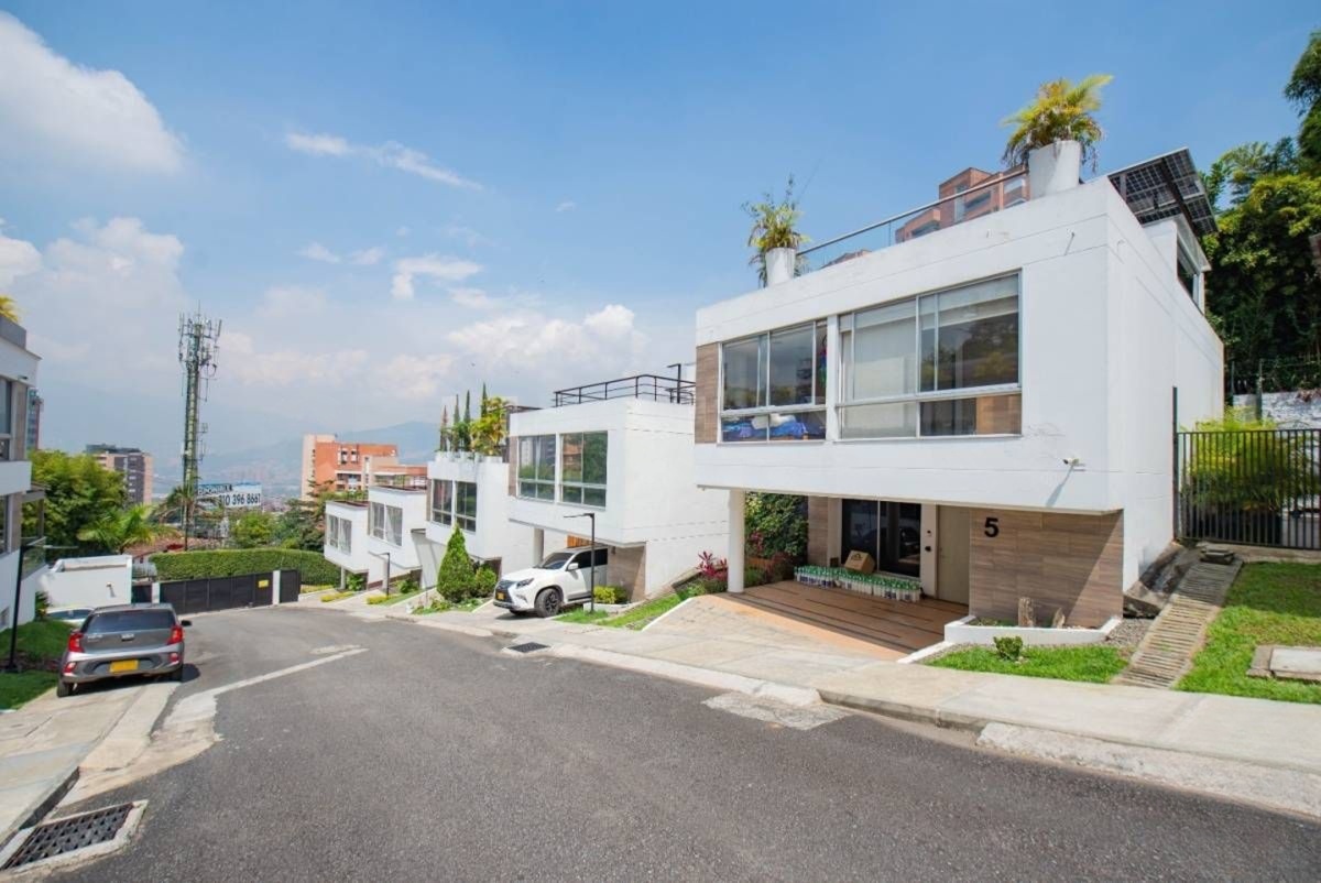 Exclusiva Casa en Venta Condominio Privado - Santa Ana Envigado